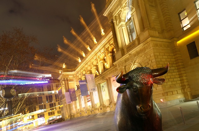 フランクフルトの証券取引所前に設置された雄牛の像