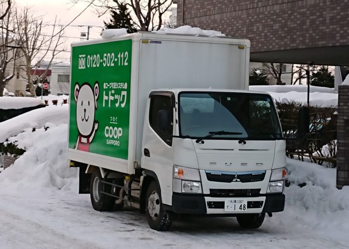 コープさっぽろの宅配サービス「トドック」の配送車。900億円弱の宅配事業高は北海道では断トツで、敵なしの状態だ