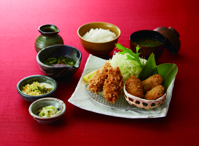 季節限定メニューの「北海道の牡蠣・広島の牡蠣食べ比べ膳」