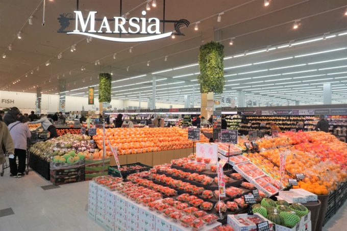 新業態では、ストアコンセプトに「マルシア」を掲げる。「マルシェ」と「ベイシア」の造語で、市場のような賑わいある空間をめざしている