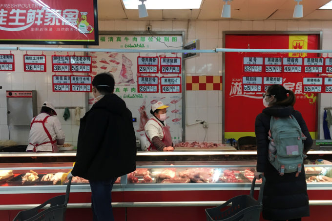 ２月中国の武漢にあるスーパーマーケット