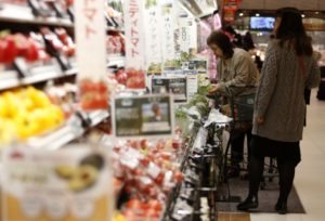 全国スーパー、10月の既存店は4.1％の減収、駆け込み需要の反動減