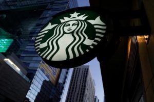 スタバ 米 カナダ店舗を持ち帰り専門に 新型コロナ対応で 小売 物流業界 ニュースサイト ダイヤモンド チェーンストアオンライン