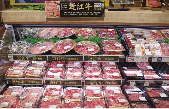 平和堂石山の精肉売場