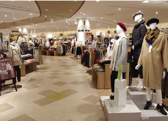 平和堂石山の2階、衣料品売場