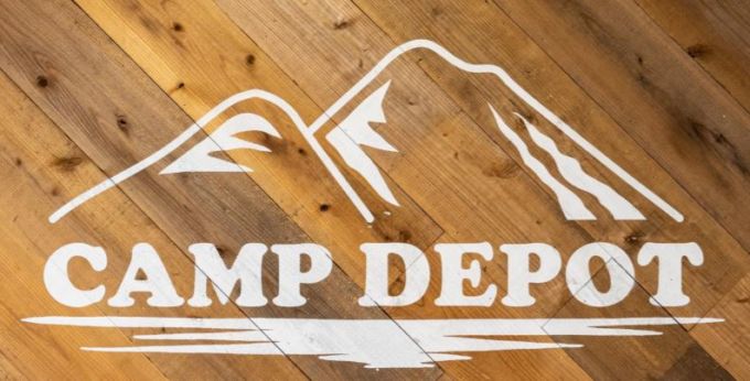 コーナン商事のキャンプ専門店「CAMP DEPOT」のロゴ