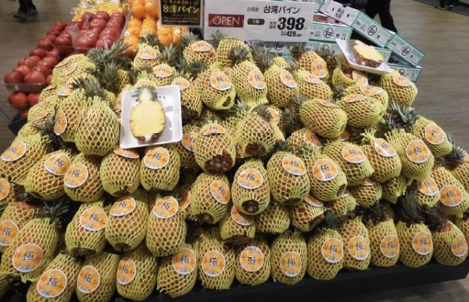 イオンフードスタイル茨木太田店の台湾産パイナップルを大陳展開