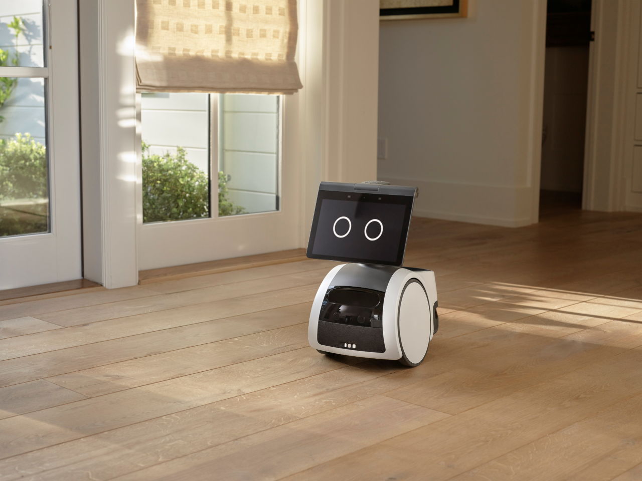 アマゾン・ドット・コムの家庭用小型ロボット「アストロ」