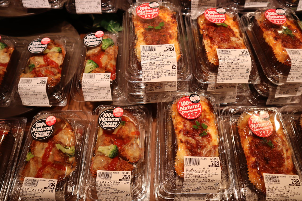 「ヤオコー和光丸山台店」で新たに発売した、100％ナチュラルチーズを使用した総菜