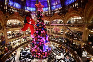 パリのデパートでのクリスマス装飾