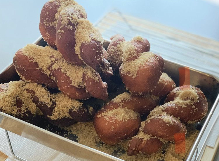 チンスギ氏主宰の料理教室「Chinsugi’s Kitchen」（https://chinsugi.com）で作るクァベギは餅粉と強力粉が半だという。