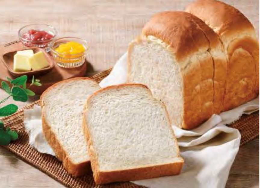 オークワの高質スーパー「メッサオークワ岩出店」の店内で生地から作った、北海増産全粒粉小麦を使用した食パン
