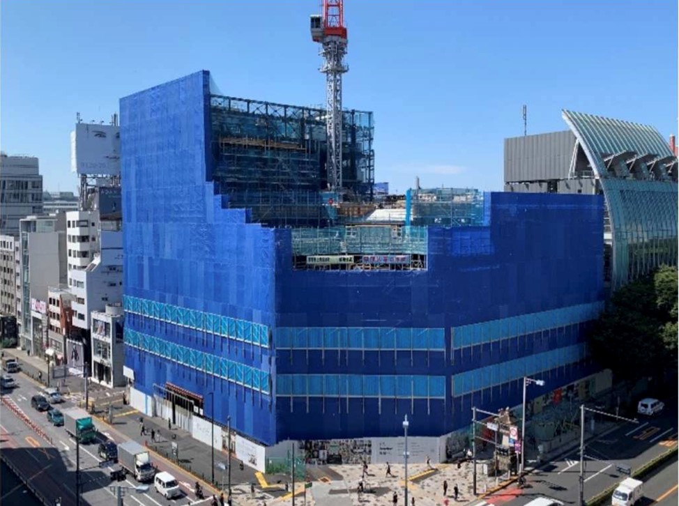 東京原宿・神宮前エリアの再開発によって誕生する複合施設の工事が進む事業計画地の様子（2022年10月）