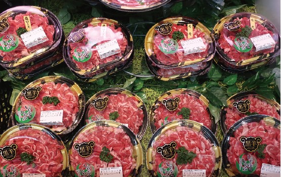 ライズの羊肉売場では、季節ごとにステーキやローストなど多様な食シーンを提案