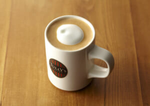 タリーズコーヒージャパンが２６日から値上げする「カフェラテ」