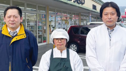 まつばや 脇田店立川店長 様( 左) 末吉チーフ 様( 右) 吉田 様( 中)