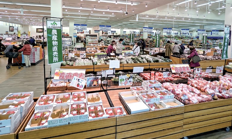 マルエドラッグ前橋川原店の入口入ってすぐの産直コーナー