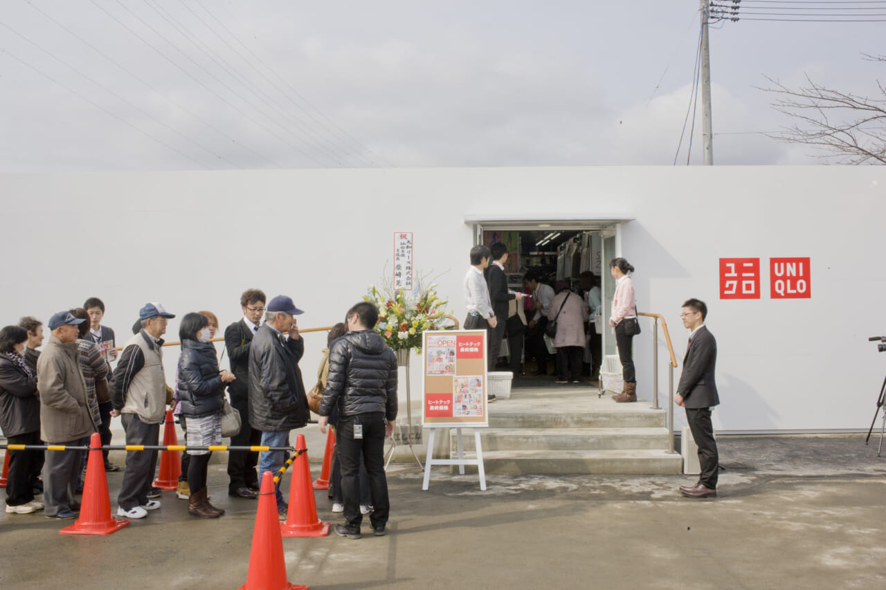 マニュアルのない災害支援 ユニクロが東日本大震災の被災者支援