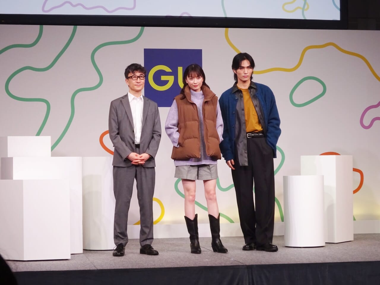 イメージキャストの茅島みずき氏(中央)、大平修蔵氏(右)