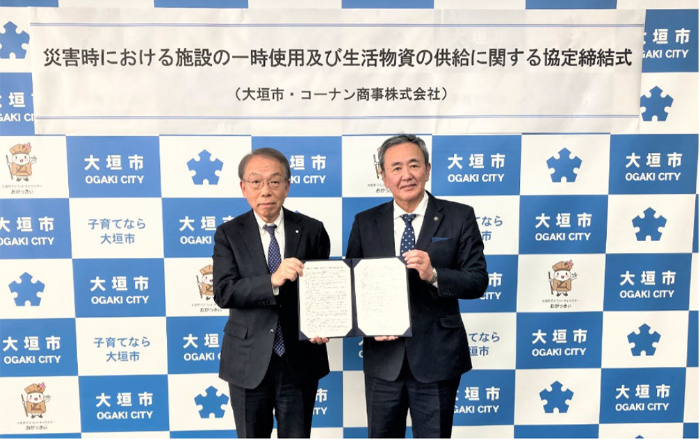 石田大垣市長（右）と常務取締役の成田（左）