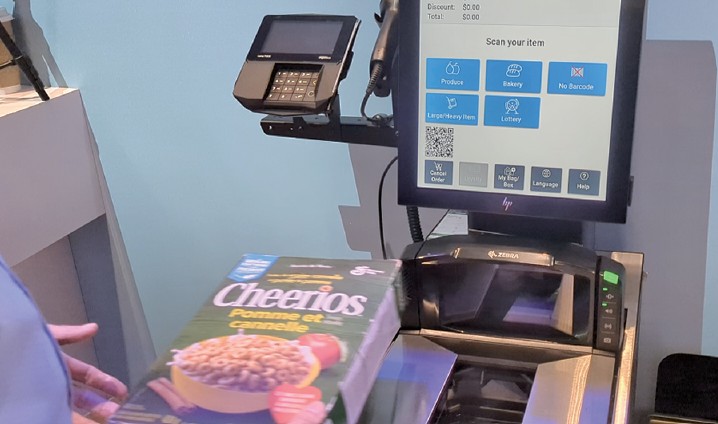 アマゾン・ウェブ・サービスが展示していたフルセルフレジのデモ