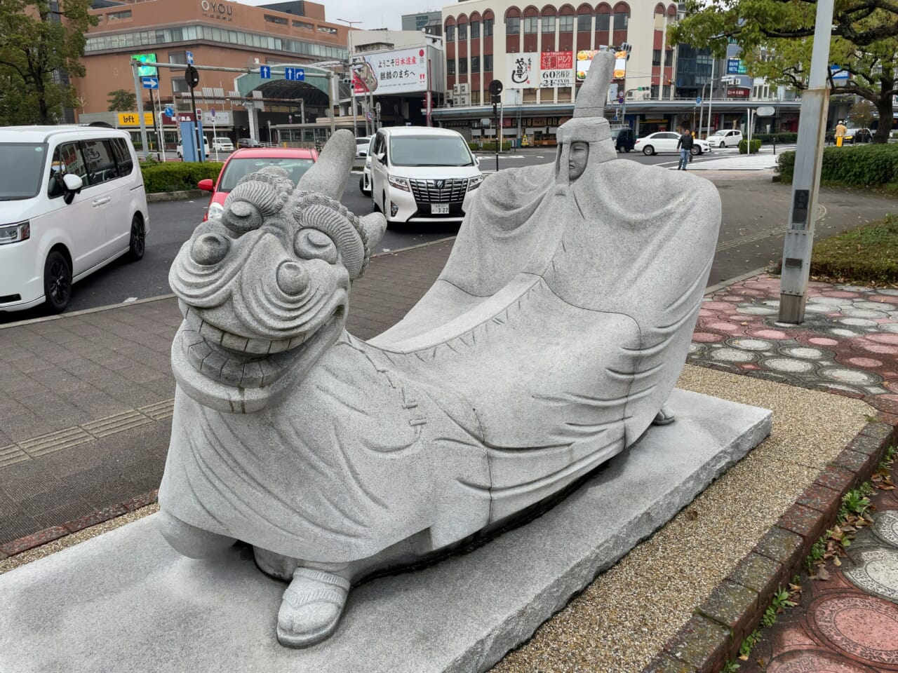 駅前にある因幡の麒麟獅子舞像。鳥取県は多くの神話が伝わる魅力的な地だ