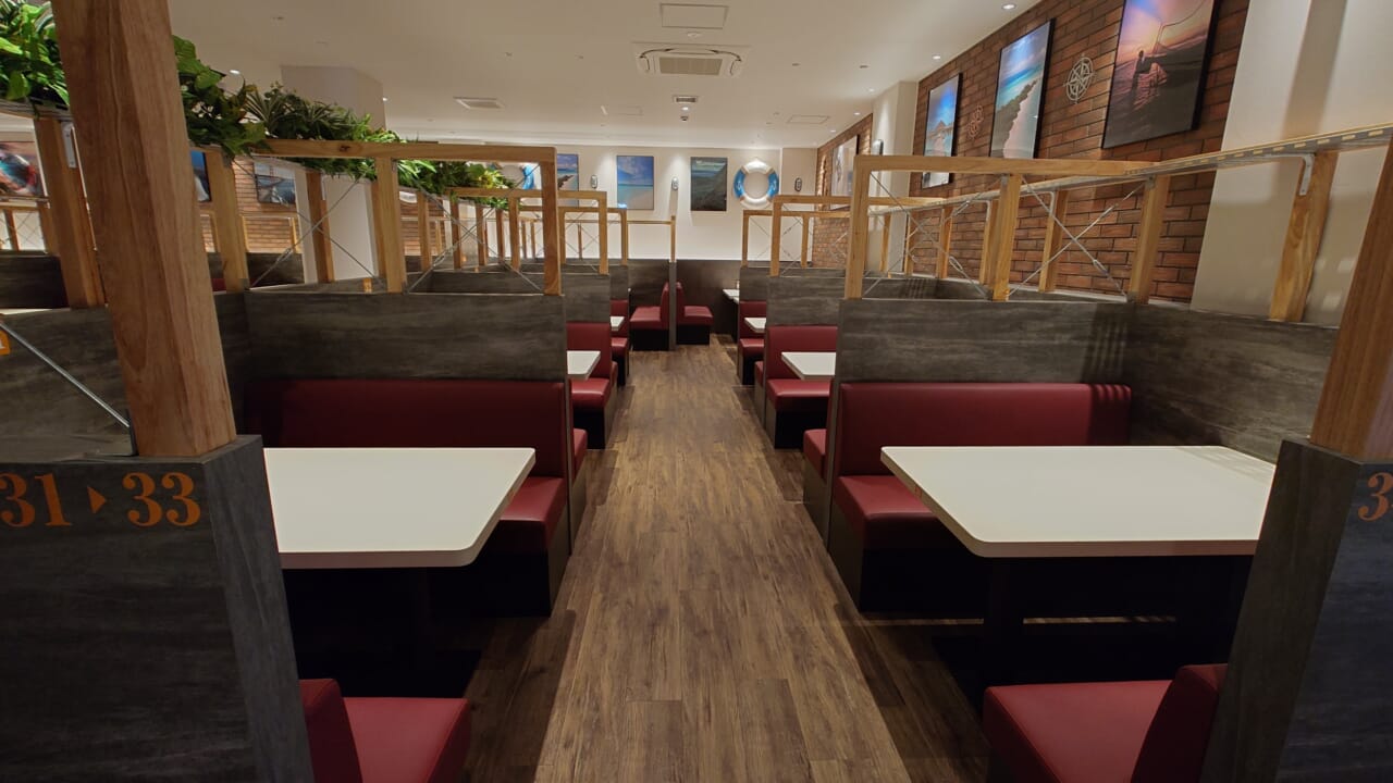 「神戸クック・ワールドビュッフェ ニッケパークタウン加古川店」の半個室風の座席