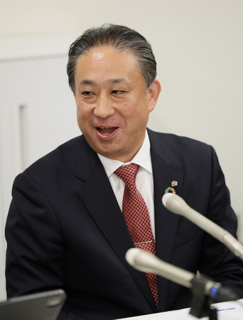 セブン―イレブン・ジャパンの次期社長に決まり、記者会見する阿久津知洋執行役員