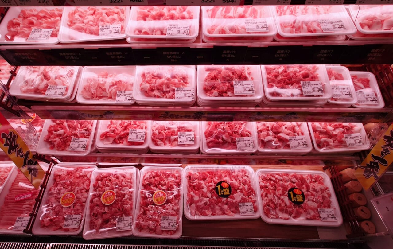 精肉売場では細やかな量目対応を実施