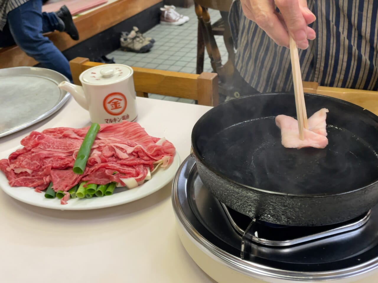 従業員が調理してくれる