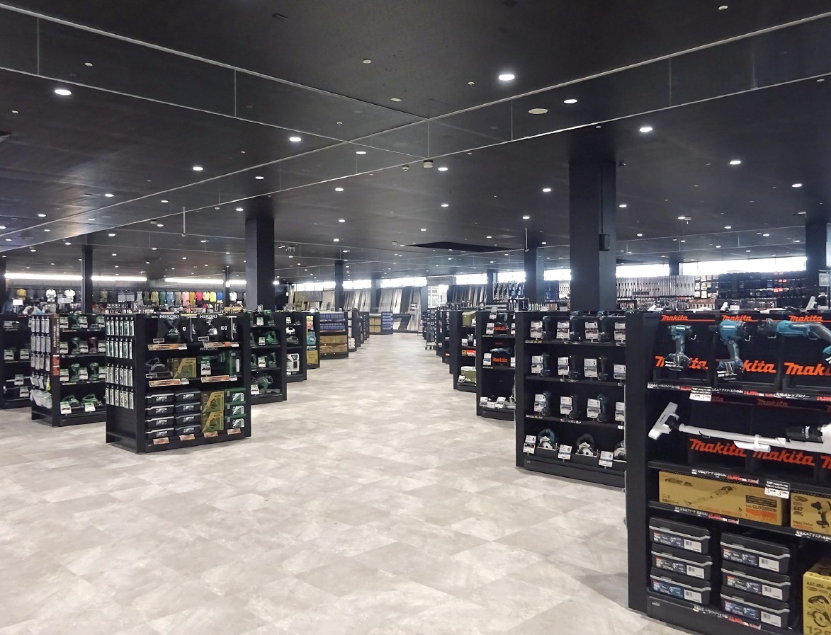 アークマスター流山店店内