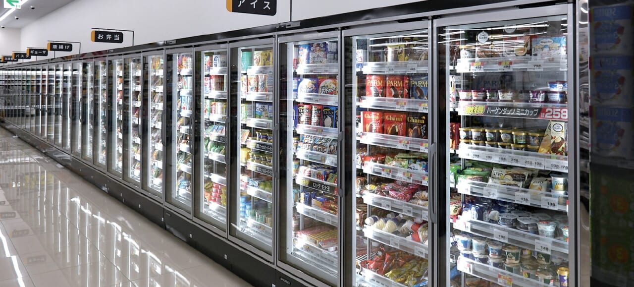 冷凍食品のリーチインケース