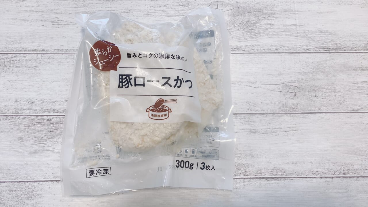 300g入りでボリューム満点の「豚ロースカツ」(398円)