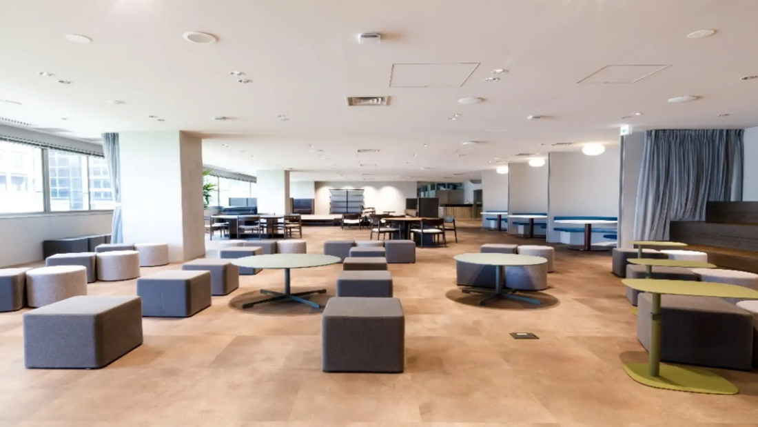 CCCが運営する経済産業省内に新たに創設された共創空間およびカフェ