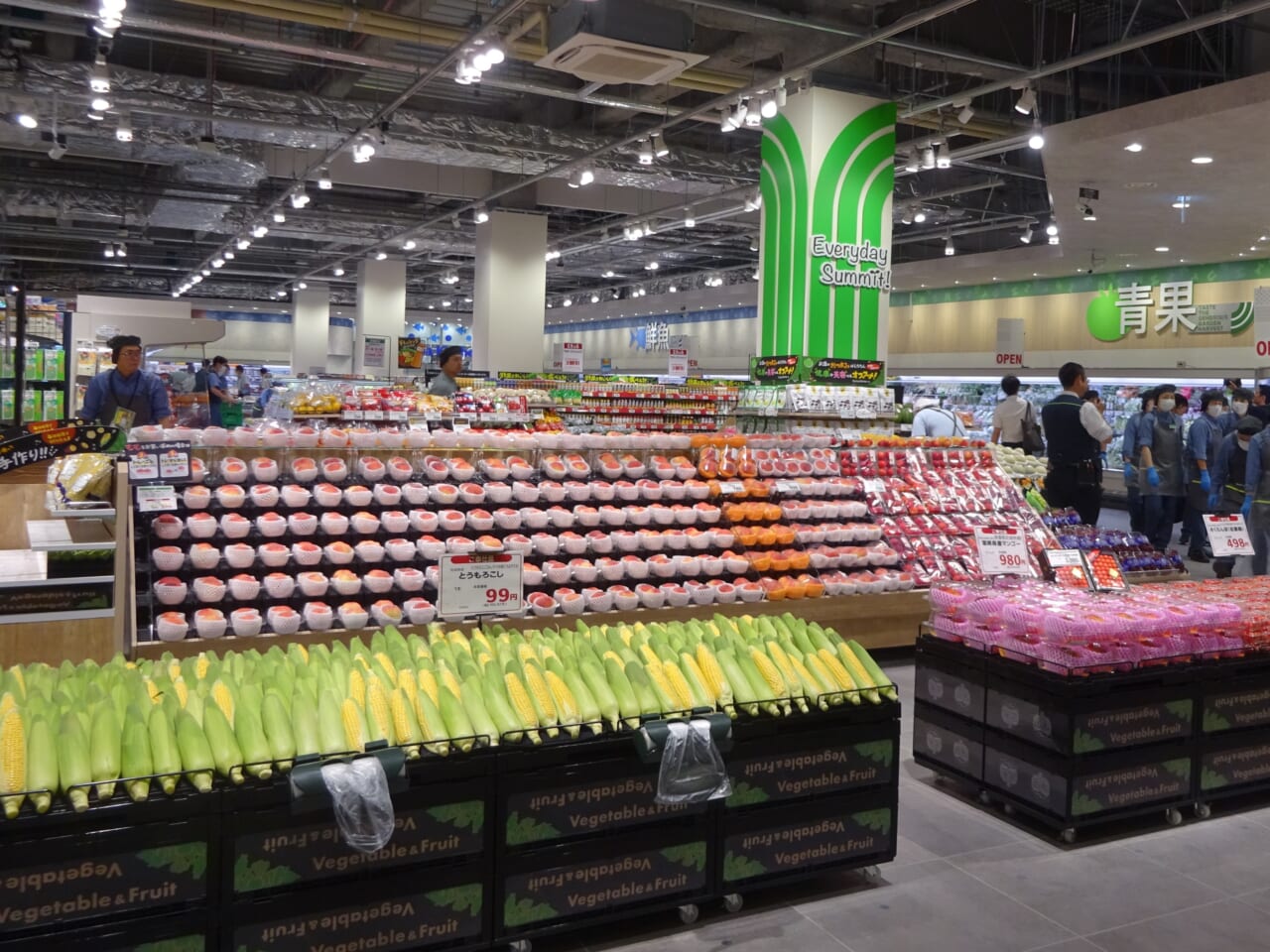 25年6月に開業した北綾瀬店では新たな内装デザインを導入した