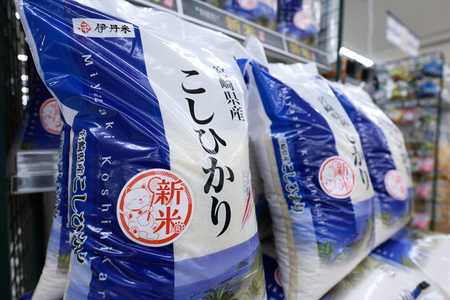 店頭に並んだ宮崎県産コシヒカリの新米