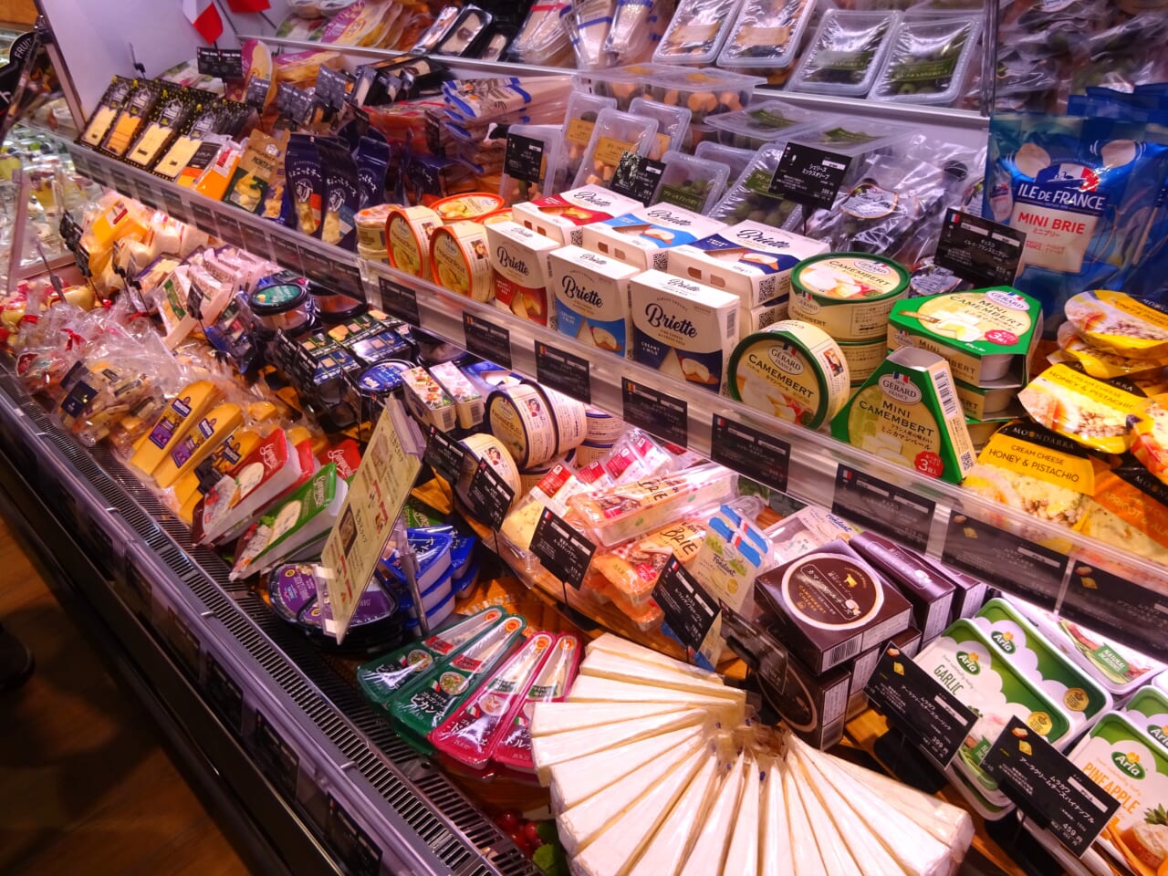 世界各国のナチュラルチーズを展開