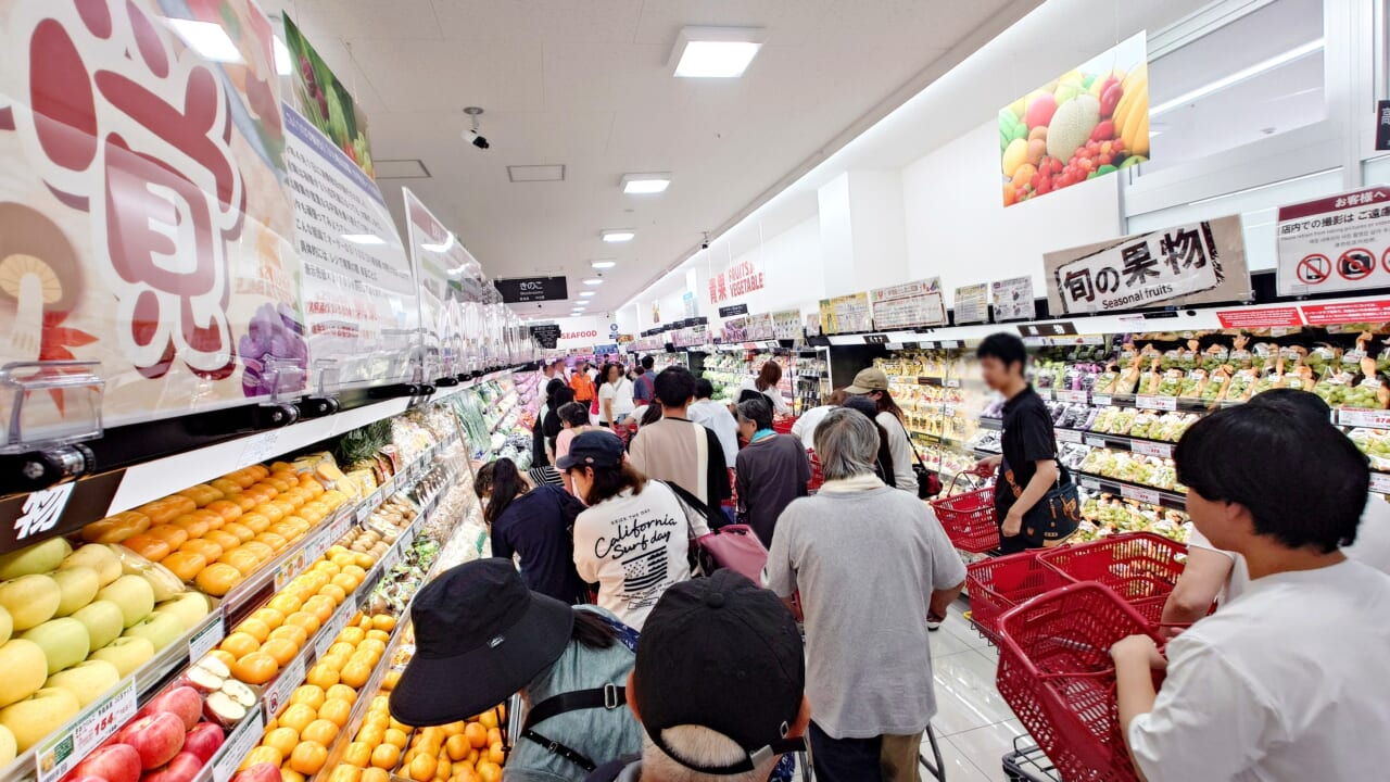 開店日は入場制限がかかるほど多くの来店客で賑わった