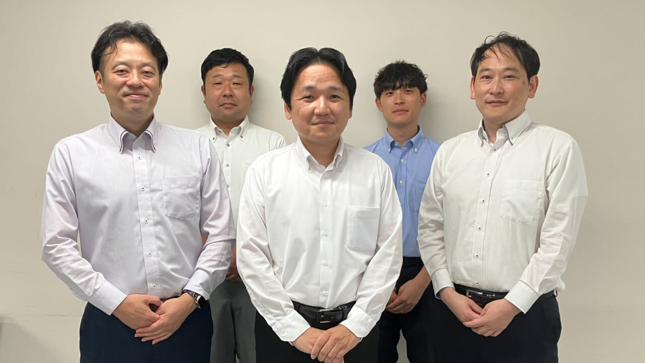 ㈱光洋 マーケティング部 部長 田中 孝明氏（前中央）<br />
コーディネーター部 部長 松田 達也氏（前左）<br />
コーディネーター部 玉置 高志氏（前右）<br />
マルコメ㈱ 関西支店 副課長 勝見 吉信氏（後左）<br />
マルコメ㈱ 関西支店 西片 健登氏（後右）