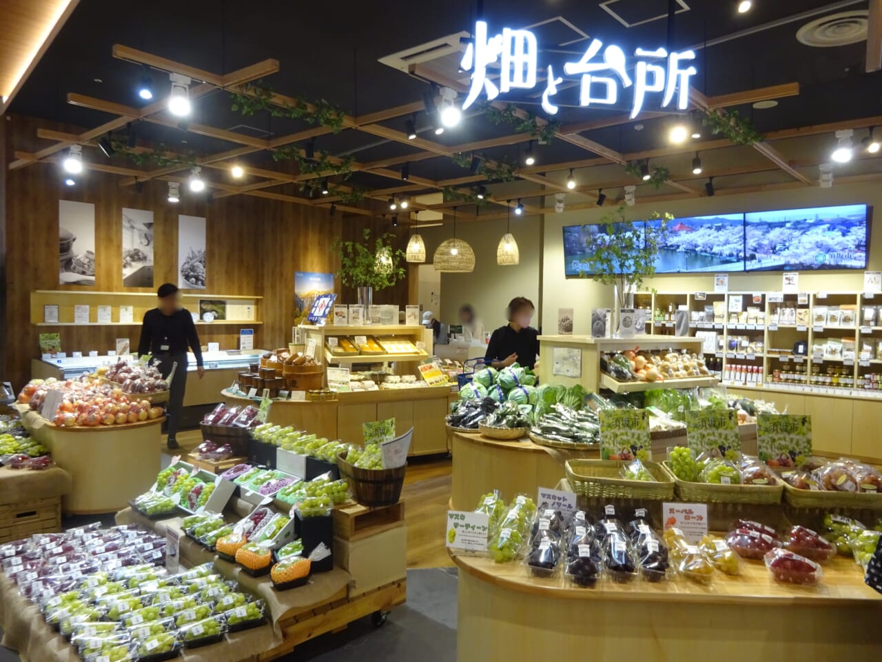 須坂市が手掛けるブース「畑と台所」。市の特産品販売や観光PRなどを行う